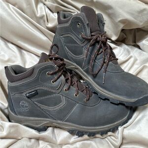 Timberland hiking shoes size 6.5 Men or 8.5 women